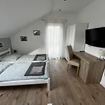 Homestay Hausgregor, Messe 15 Min, 20 Min Und Erholung Im Gruenen Winkelhaid